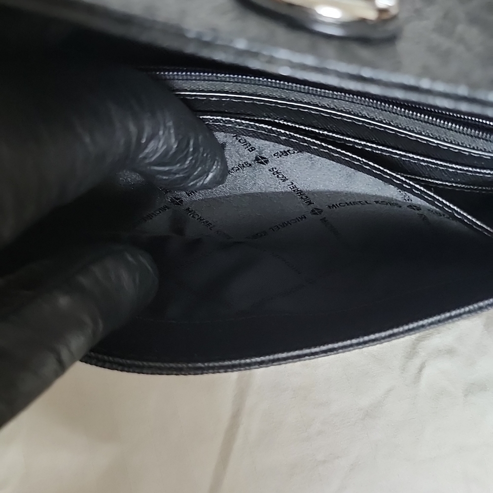 Michael Kors Fulton Wallet - Picture 5 of 11